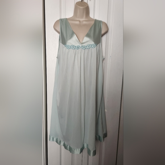 Vanity Fair Vintage Blue Sleeveless Nightgown Size Xl Wirh Flower Detail - Picture 1 of 7